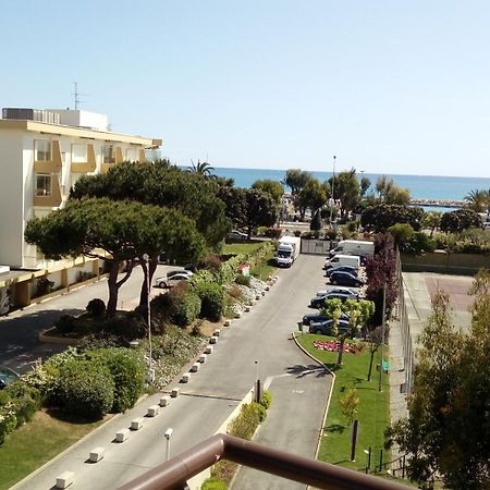 Apartment Heliotel Marine 4* Bord De Mer Saint-Laurent-du-Var Dış mekan fotoğraf
